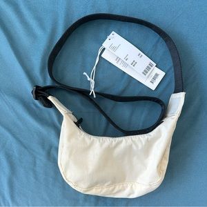 NWT baggu urban outfitters mini crescent bag in ivory